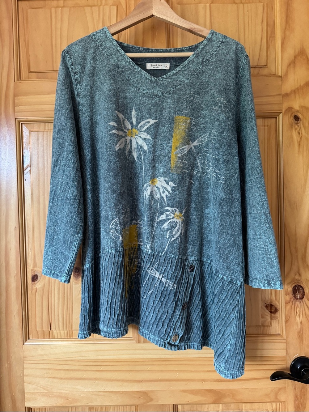 Jess & Jane blue mineral wash daisy dragonfly asymmetrical V-Neck Tunic size M